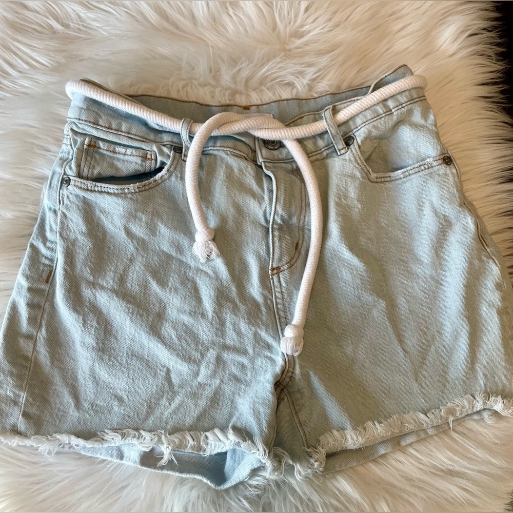 LOFT The Cut Off Light Denim Shorts with rope belt - size 2